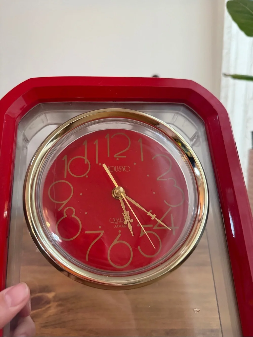 Red Acrylic Mantel Clock with Gold Accents vintage HOUSYO QUARTZ JAPAN TOYO